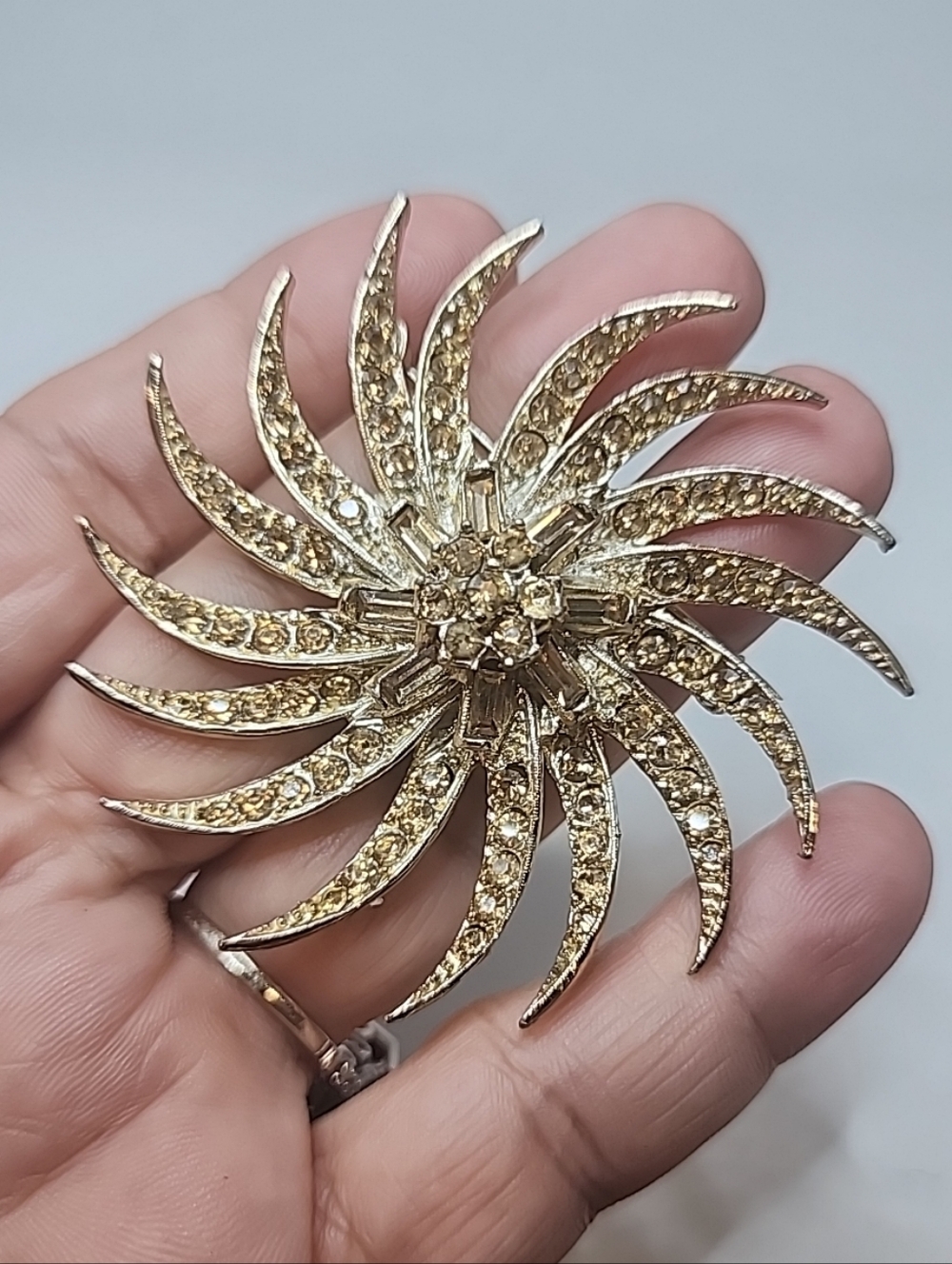 Vintage Pell Gold Tone Baguette Prong Set Gold Rhinestone Star Swirl Brooch 2.5"